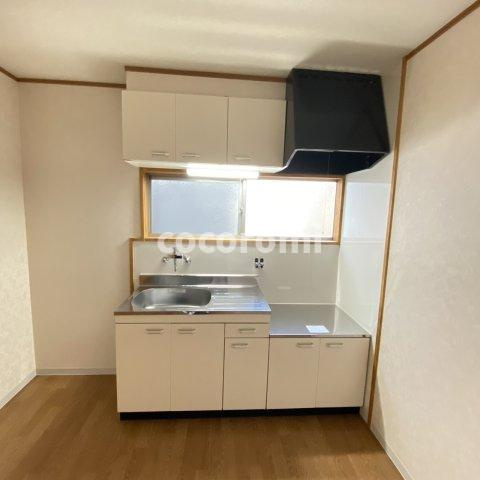 国松町平屋のキッチン