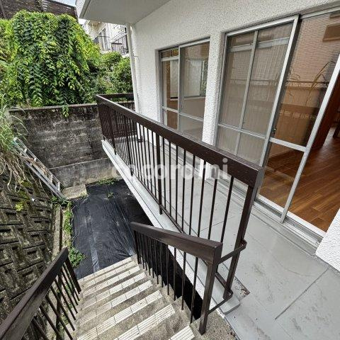 菊丘車庫３台付貸家のバルコニー