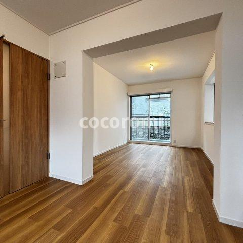 菊丘車庫３台付貸家の居間・リビング