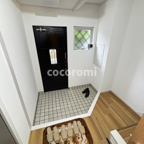 菊丘車庫３台付貸家の玄関