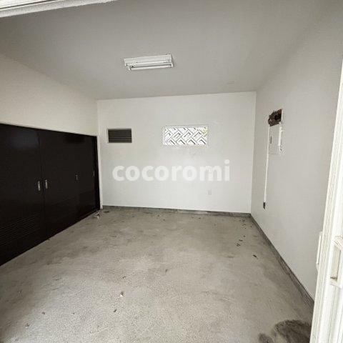 菊丘車庫３台付貸家の内装