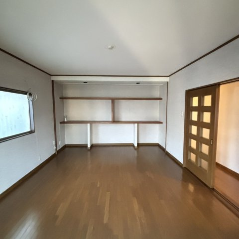 菊丘車庫３台付貸家