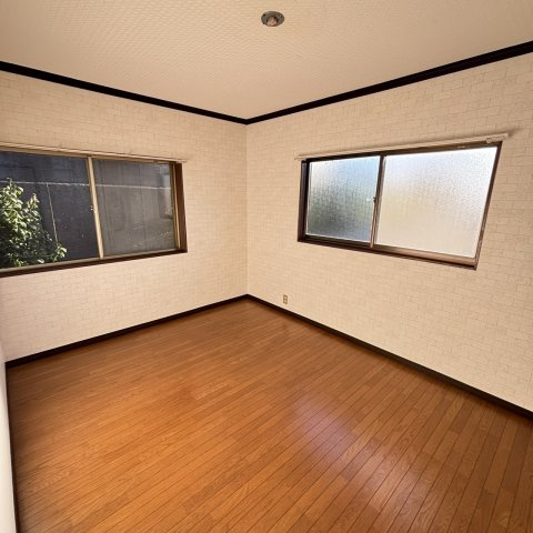 菊丘車庫３台付貸家