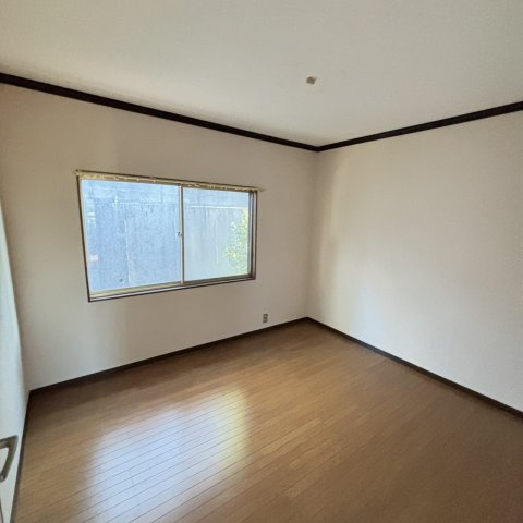 菊丘車庫３台付貸家