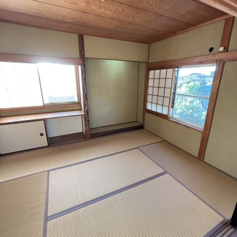 菊丘車庫３台付貸家