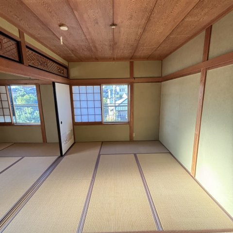 菊丘車庫３台付貸家