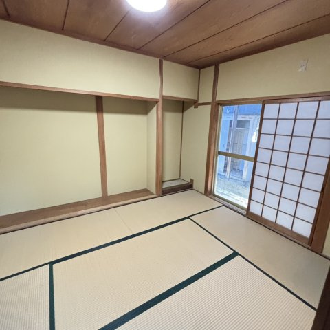 菊丘車庫３台付貸家