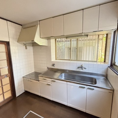 菊丘車庫３台付貸家