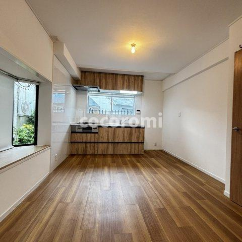 菊丘車庫３台付貸家の居間・リビング