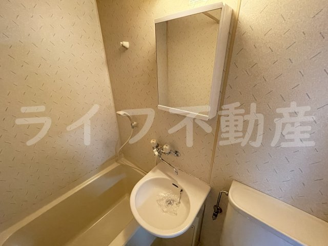 やよいハイツの洗面所|明るい洗面所です