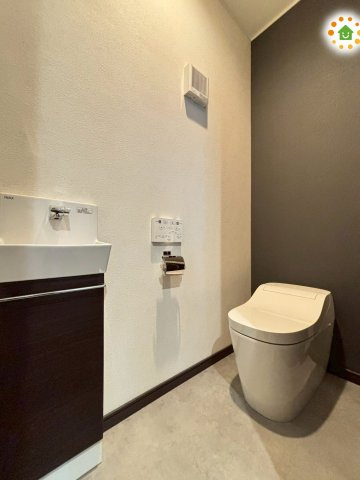 深谷市東方　中古一戸建てのトイレ