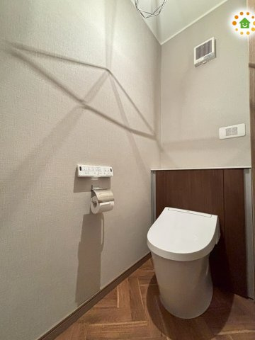 深谷市東方　中古一戸建てのトイレ