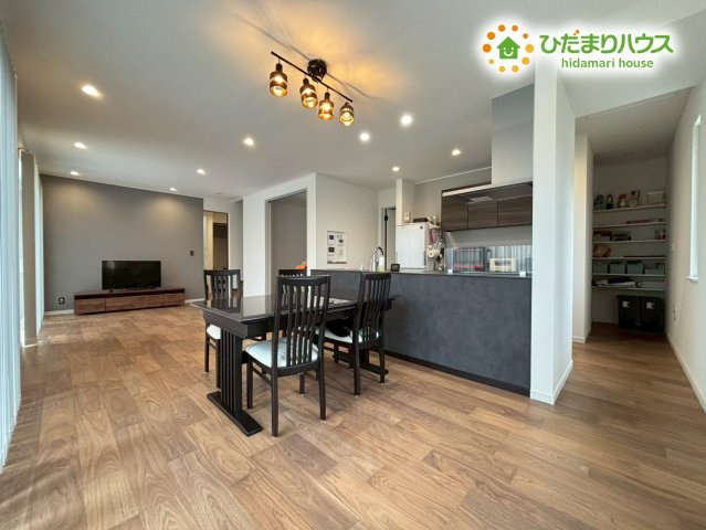 深谷市東方　中古一戸建ての居間・リビング