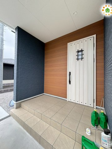 深谷市東方　中古一戸建ての玄関