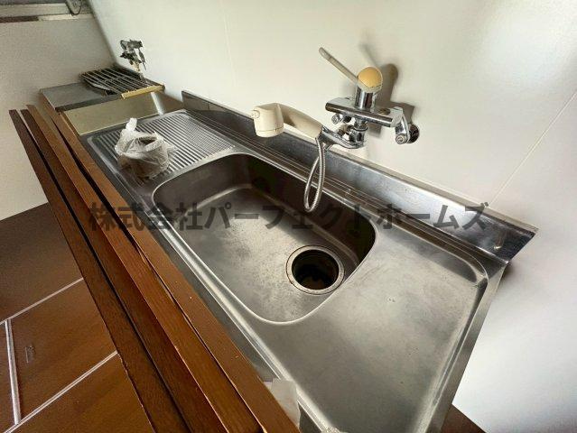 高柳7丁目戸建6　賃貸のキッチン|コンパクトなキッチンで掃除もラクラク