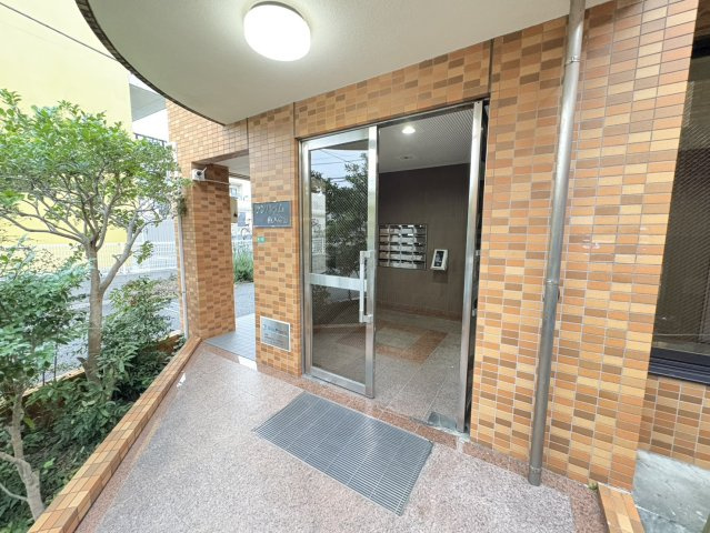 サンハイム原木中山のエントランス