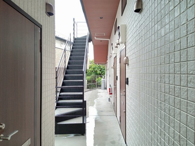 川崎市麻生区細山１丁目のアパートのロビー