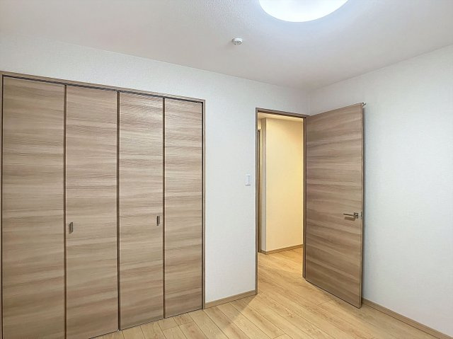 ロイヤルガーデンシティ桑田町の洋室