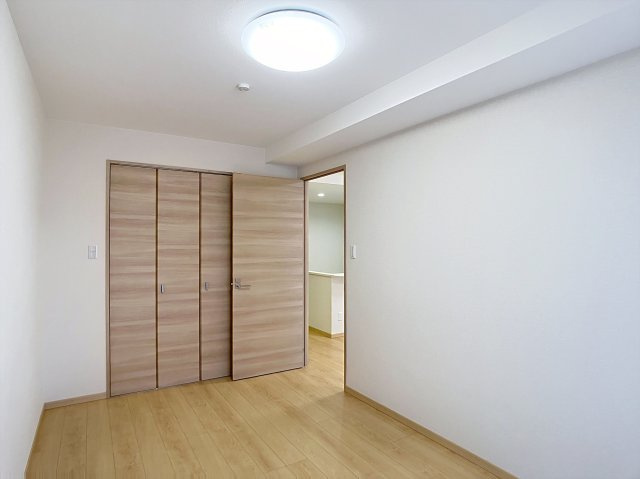 ロイヤルガーデンシティ桑田町の洋室