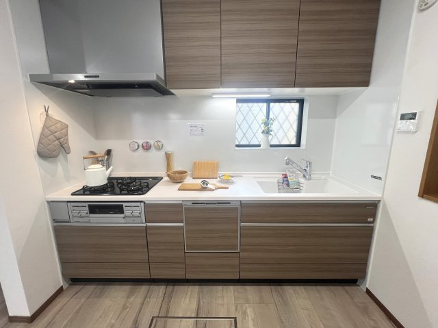 駐車場並列３台はなかなかない！南区六ッ川4丁目中古戸建のキッチン