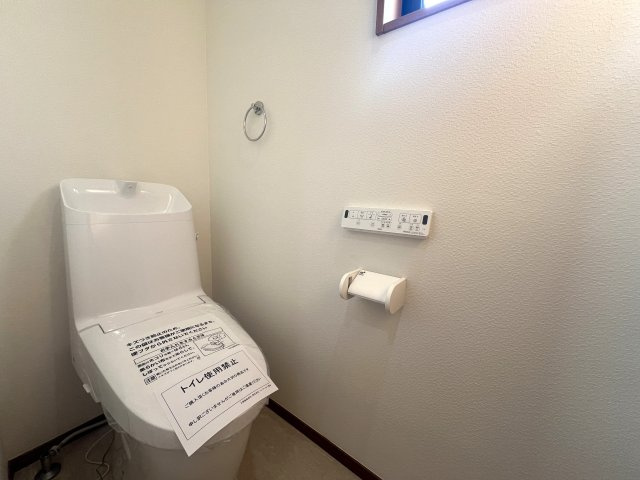 駐車場並列３台はなかなかない！南区六ッ川4丁目中古戸建のトイレ