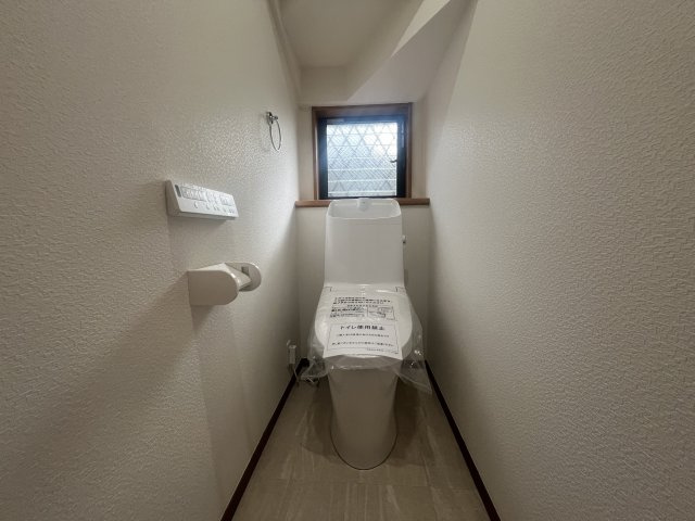 駐車場並列３台はなかなかない！南区六ッ川4丁目中古戸建のトイレ