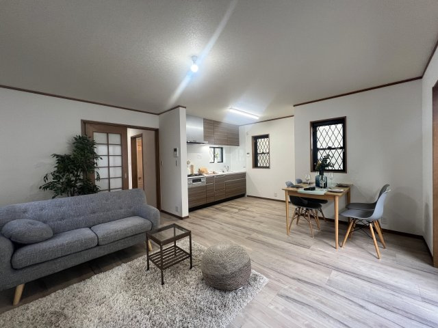 駐車場並列３台はなかなかない！南区六ッ川4丁目中古戸建