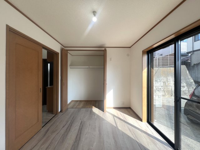 駐車場並列３台はなかなかない！南区六ッ川4丁目中古戸建の洋室