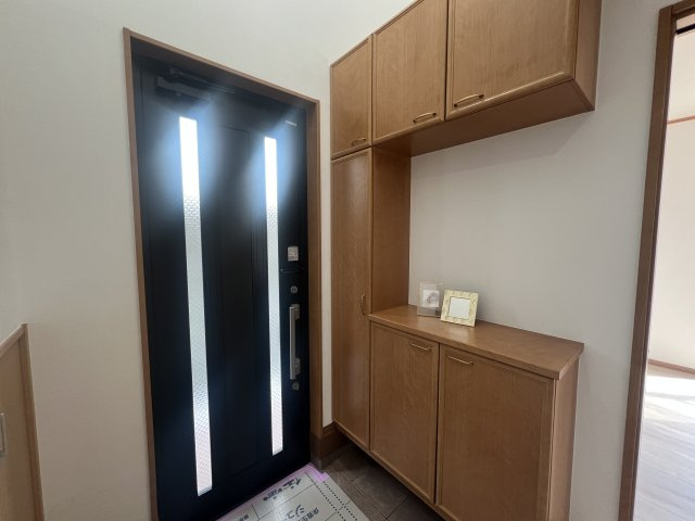 駐車場並列３台はなかなかない！南区六ッ川4丁目中古戸建の玄関