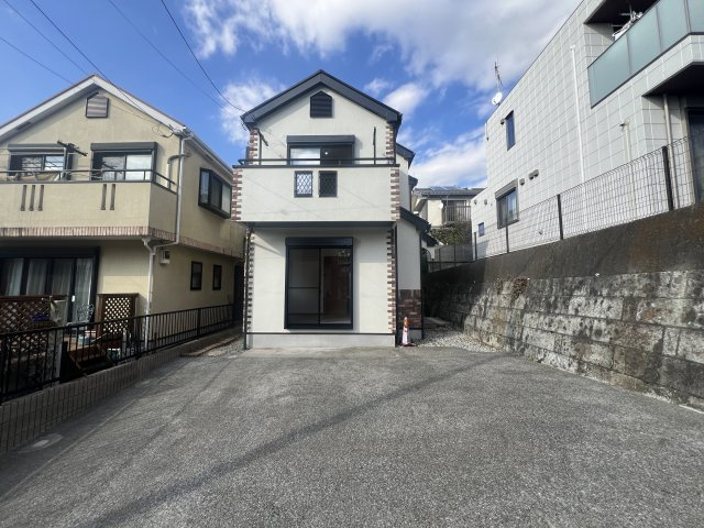 駐車場並列３台はなかなかない！南区六ッ川4丁目中古戸建の外観