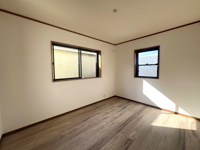 駐車場並列３台はなかなかない！南区六ッ川4丁目中古戸建の洋室