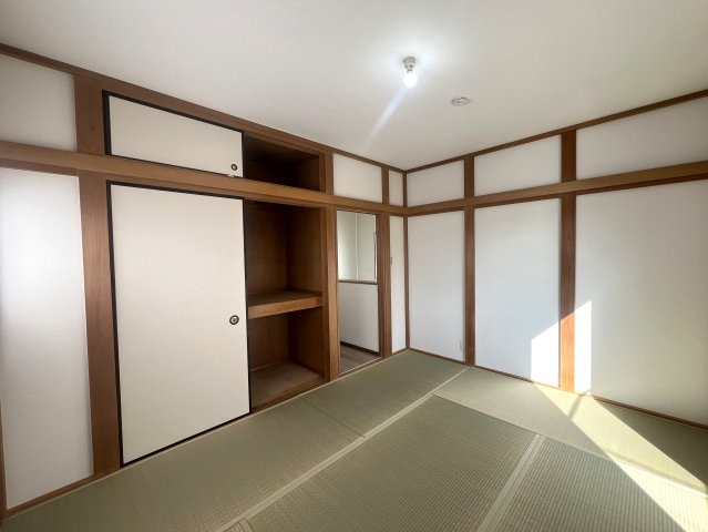 駐車場並列３台はなかなかない！南区六ッ川4丁目中古戸建の和室