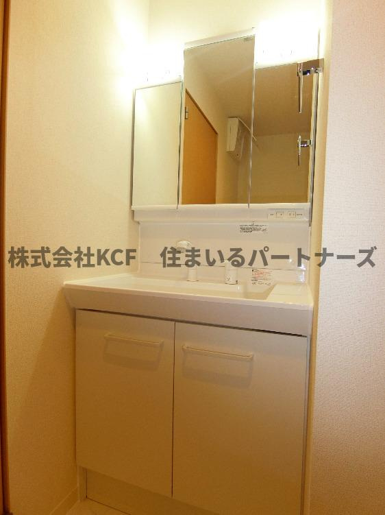 ZAIKI　B.L.D.Gの独立洗面台|朝の支度にも助かる、独立の洗髪洗面化粧台