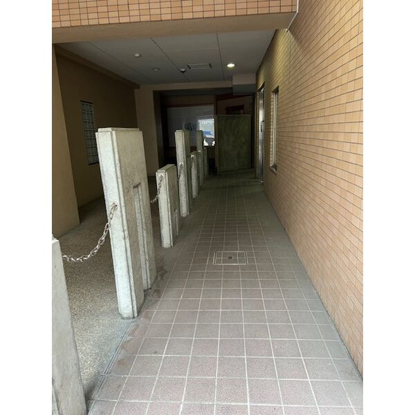 サン・笹安ビルのエントランス