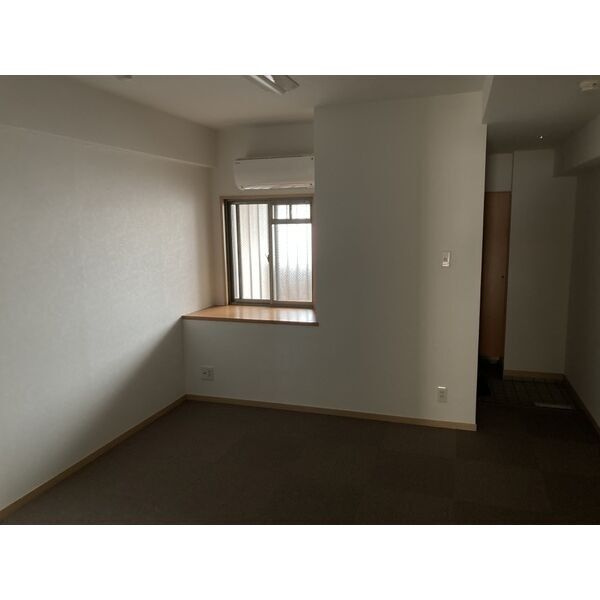 サン・笹安ビルの居間・リビング