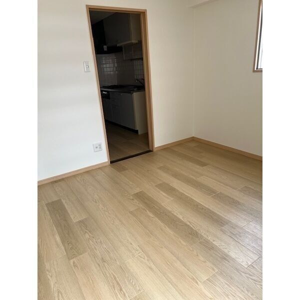 サン・笹安ビルの居間・リビング