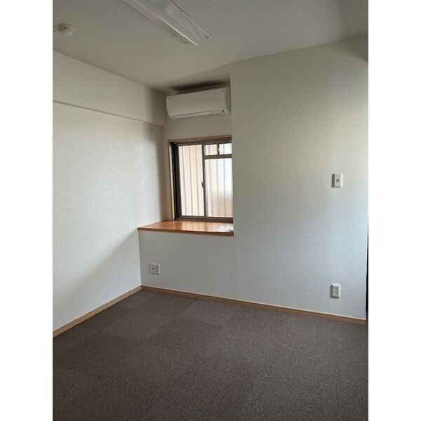 サン・笹安ビルの居間・リビング