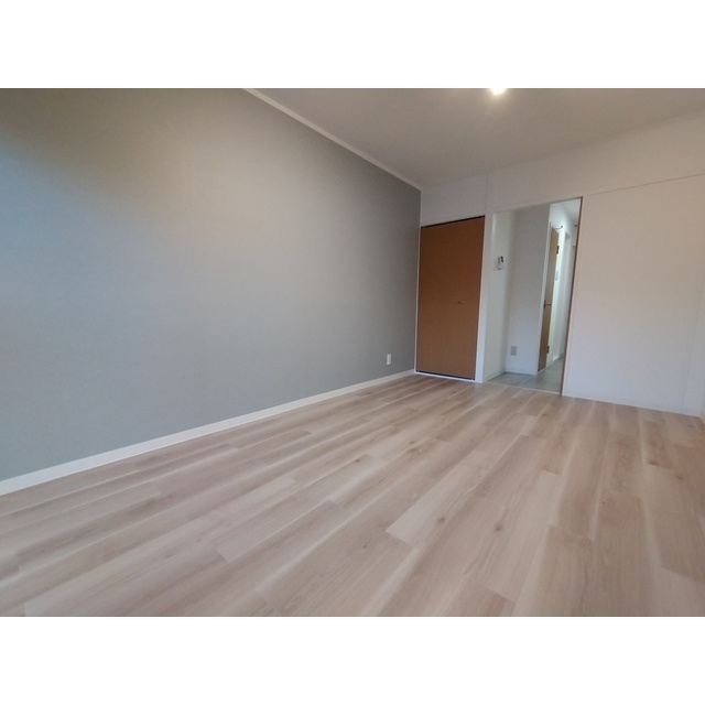 ベルハウスAの洋室|ゆったりした洋室です