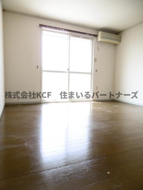 セジュール国分Ⅱの居間・リビング|こちらの居間で趣味の時間をお楽しみください
