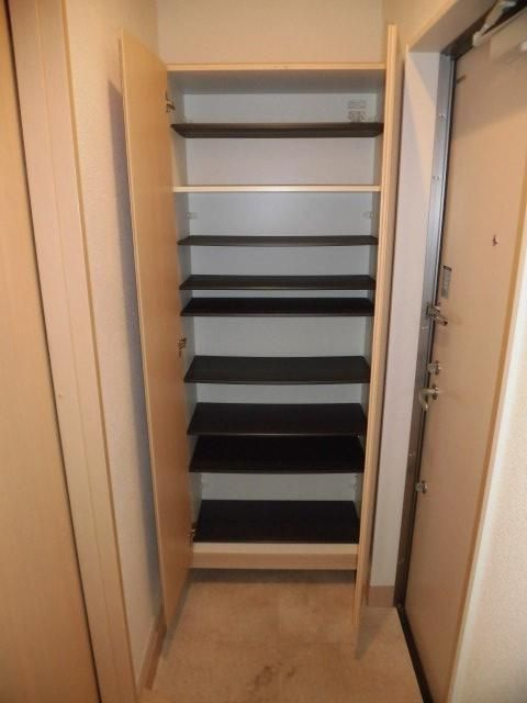 グランパシフィックパインスクエアの玄関