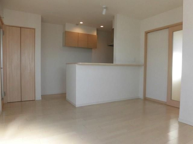 グランパシフィックパインスクエアの居間・リビング