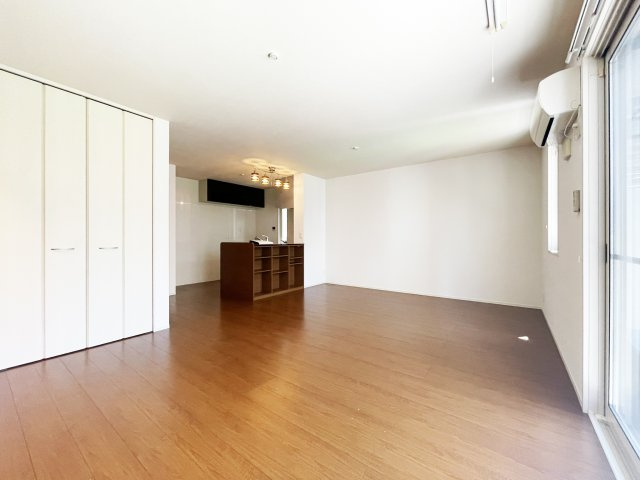 ウィズ 山城　Ｂ棟の居間・リビング