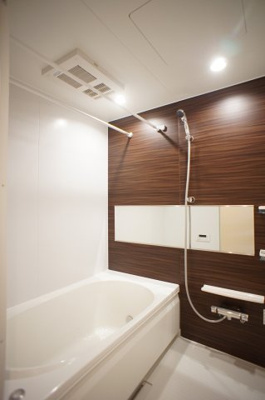 【洗面所】 | fonderia | 乾燥機能と追い焚き機能給湯のある浴室です