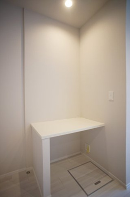 【設備】 | fonderia | LDK入ってすぐにあるデスクコーナーです