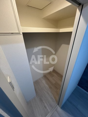 セレニテフラン梅田　西天満小学校の収納|セレニテフラン梅田　ウォークインクローゼット