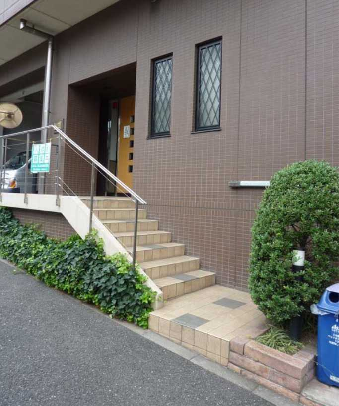 クオーレ青葉台　駅近　ネット無料　オートロックのエントランス