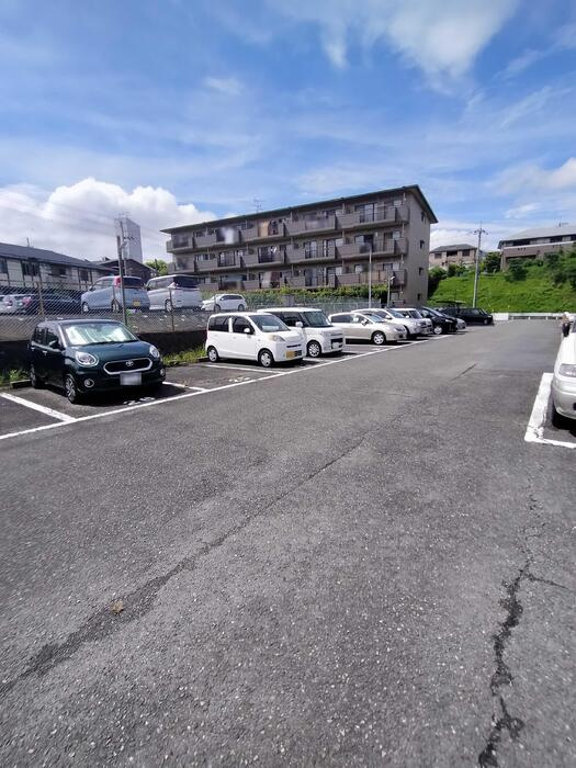 イファルジェンスの駐車場