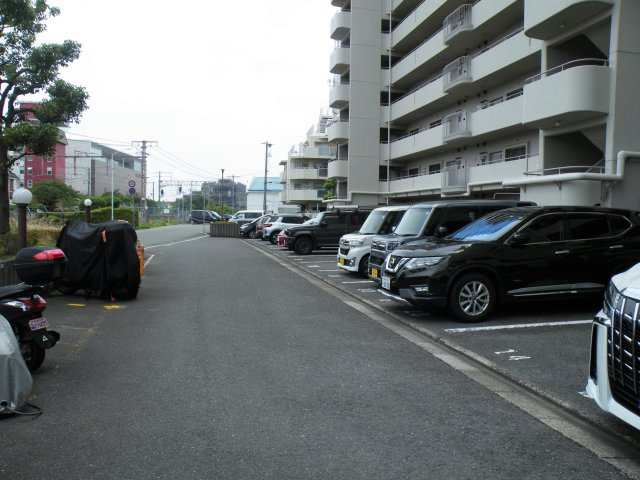 立花グリーンハイツ1号棟の駐車場