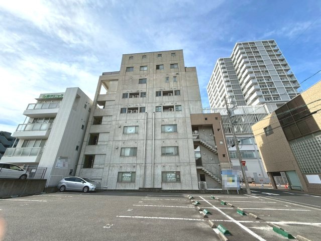 センチュリービルの外観