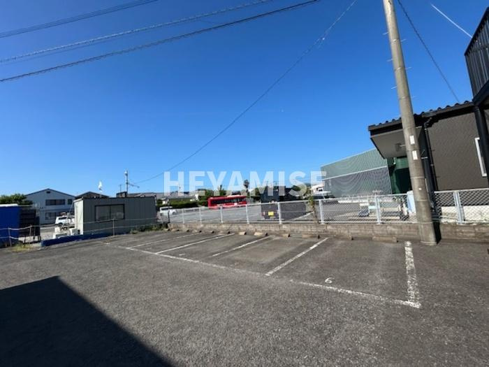 セジュールナガイⅢの駐車場